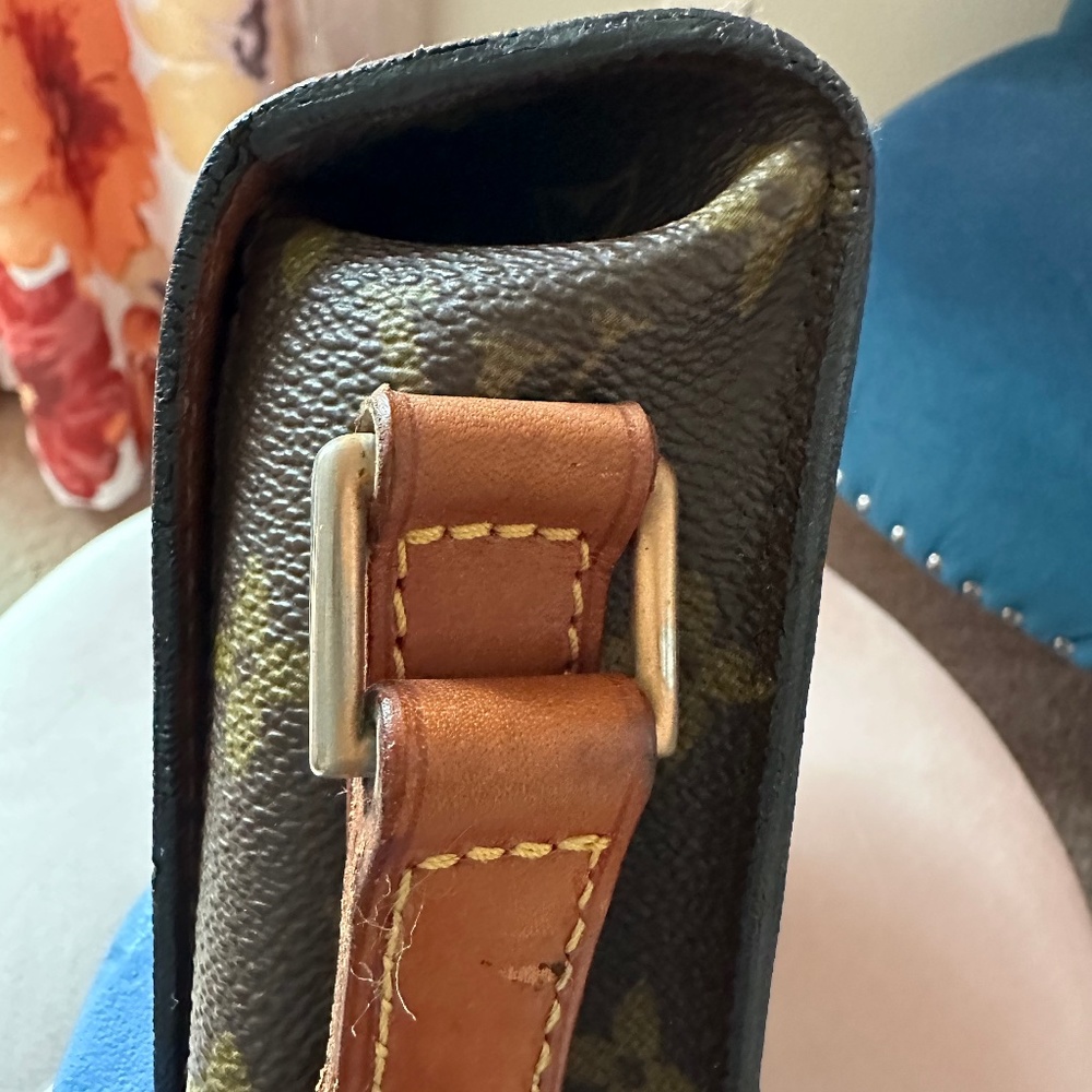 Authentic Louis Vuitton Saint Cloud GM Size Monogram Crossbody/Shoulder Bag - Picture 9 of 16